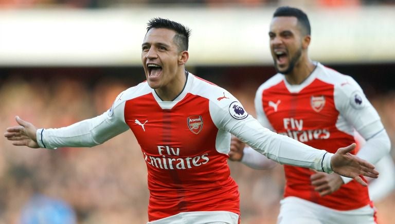  Alexis Sánchez festeja uno de sus goles frente al Bournemouth