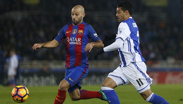 Carlos Vela encara a Mascherano este domingo