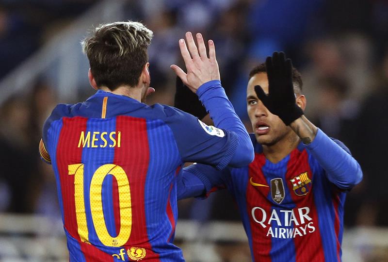 Messi y Neymar festejan el tanto de la igualada