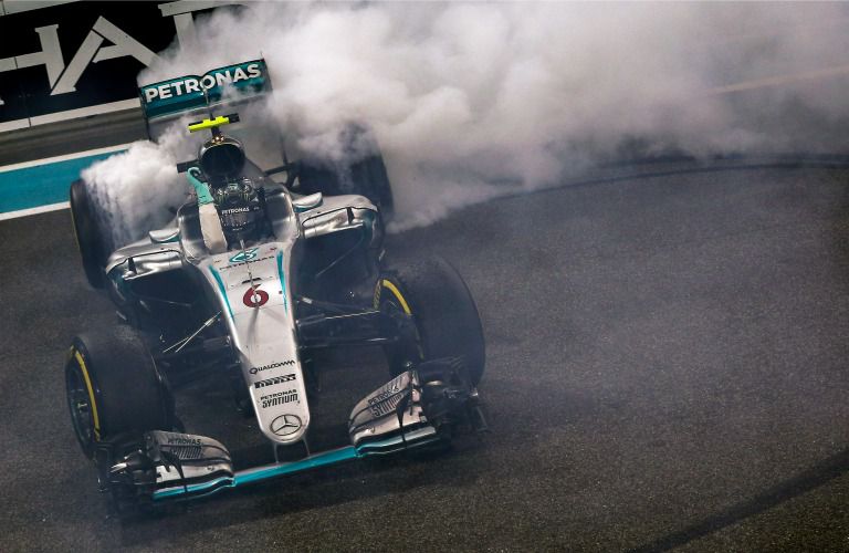 Rosberg festeja Campeonato del Mundo en el Circuito Yas Marina