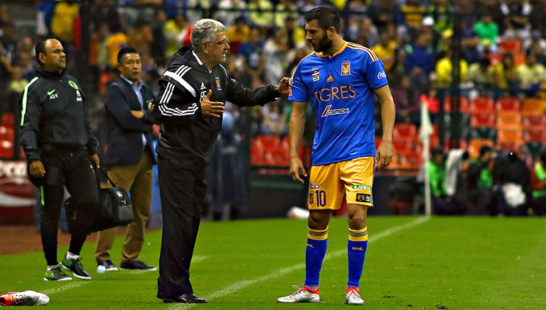 Tuca Ferretti da indicaciones a Gignac