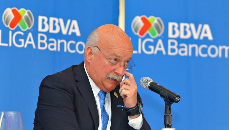 Enrique Bonilla durante una conferencia de prensa