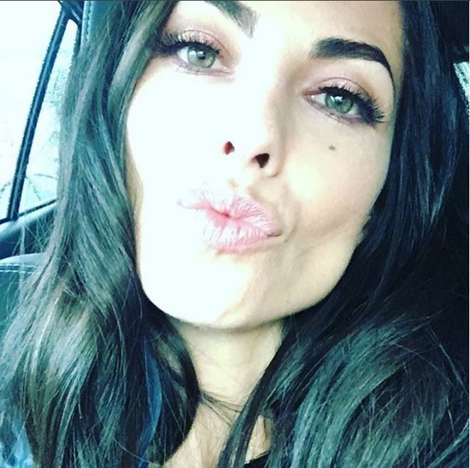 Barbara Mori manda un beso a sus seguidores