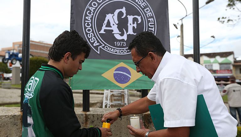 Muestras de luto tras el accidente del Chapecoense