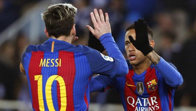 Lionel Messi y Neymar festejan un gol