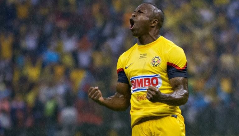 Benítez celebra un gol con el América