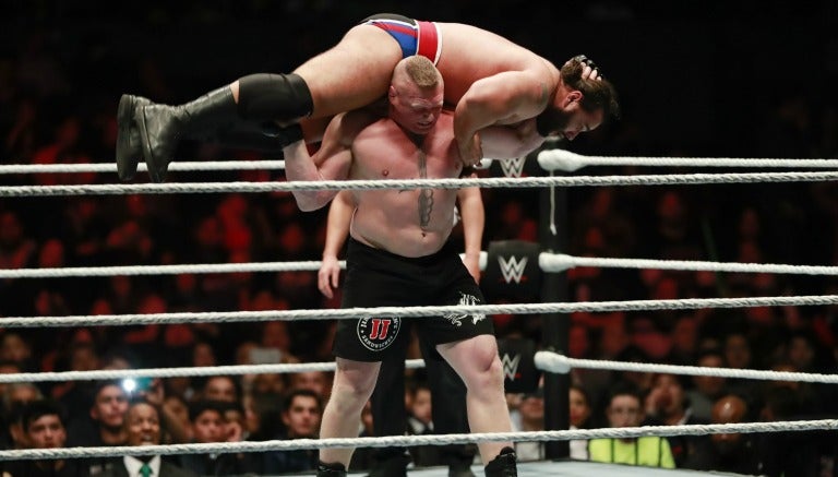 Brock Lesnar le aplicará un F-5 a Rusev