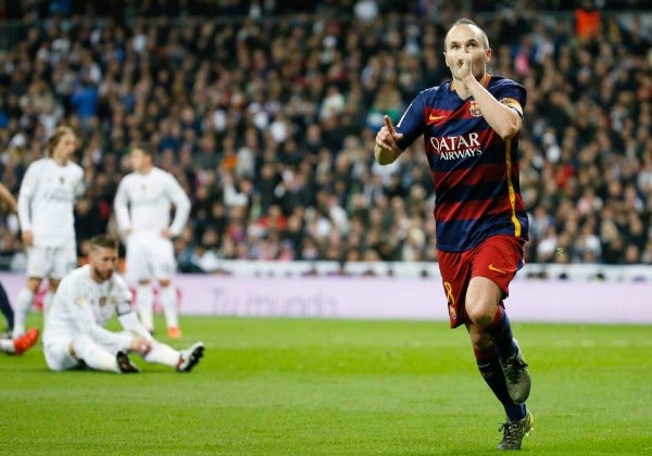 Iniesta celebra un gol frente al Real Madrid