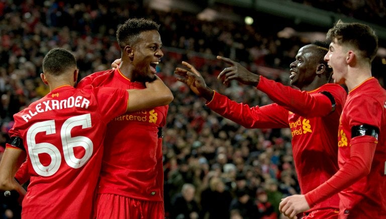 Los jugadores del Liverpool celebran un gol