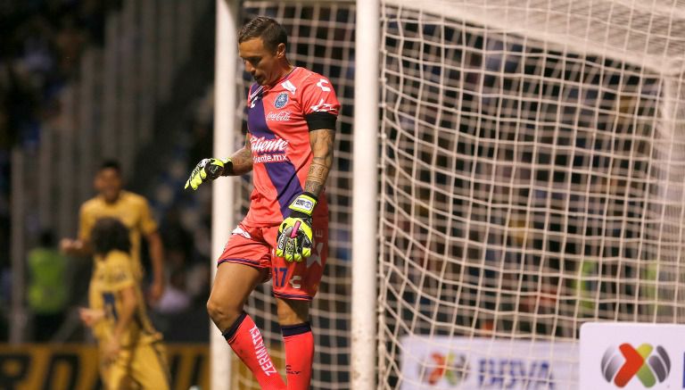 Campestrini se lamenta durante un partido del Puebla