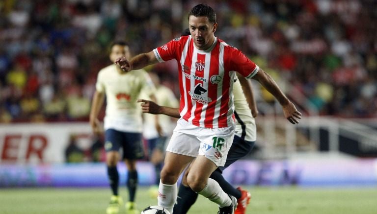 Manuel Iturra, durante el juego Necaxa vs América en la J10 del A2016