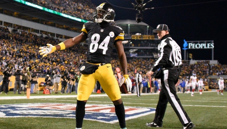 Antonio Brown celebrando una anotación