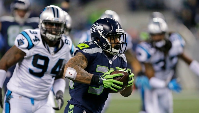 Thomas Rawls se escapa con el ovoide