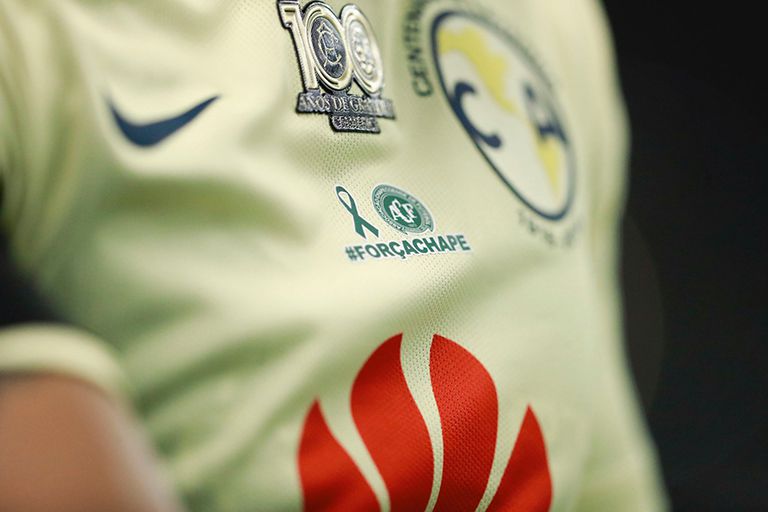 América porta también el escudo de Chapecoense