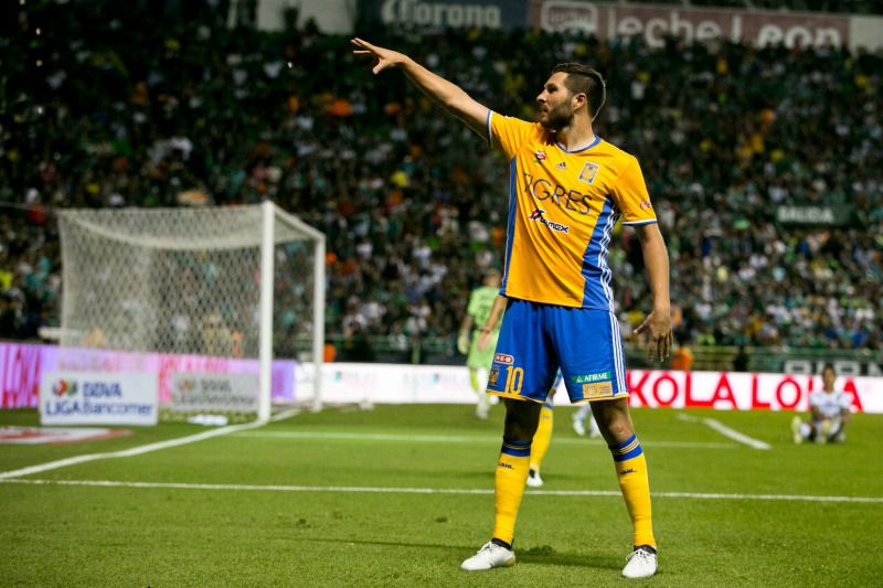 Gignac celebra un gol con Tigres