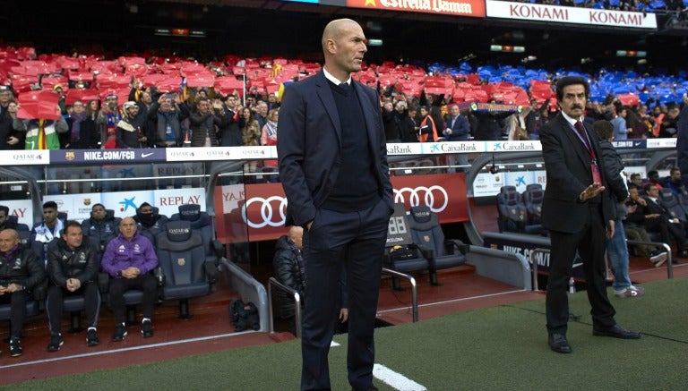 Zidane durante la ceremonia previa la Clásico Español