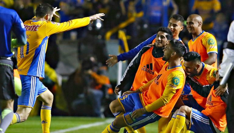 Gignac y compañía celebran un gol de Tigres