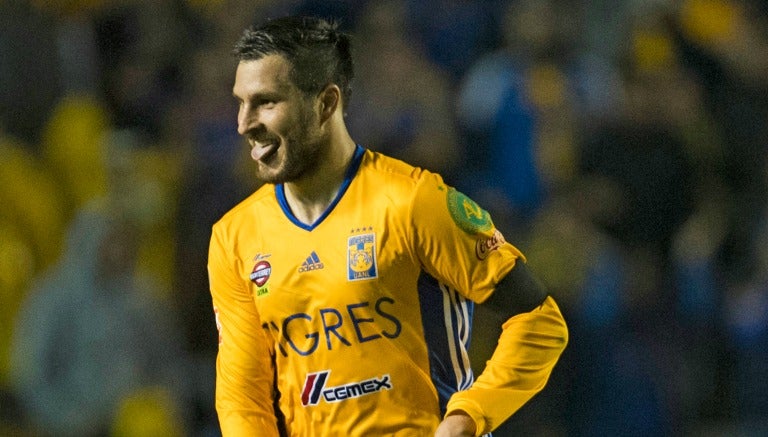 Gignac festeja un gol con Tigres