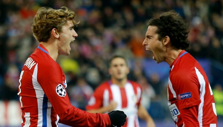 Griezmann y Tiago celebran una anotación del Atlético de Madrid