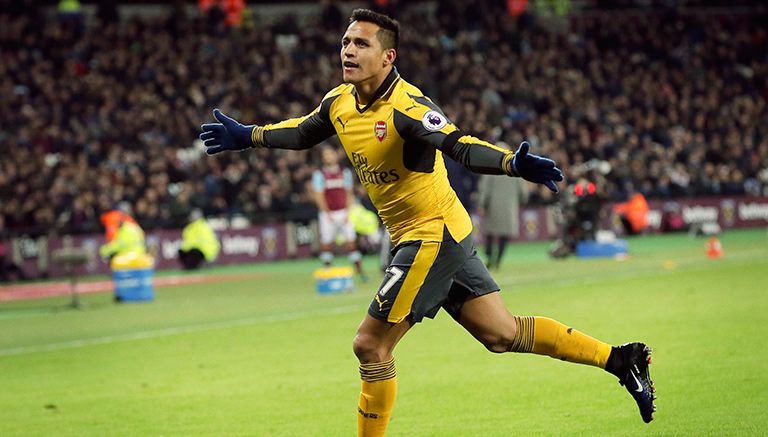 Alexis Sánchez festeja un gol contra West Ham