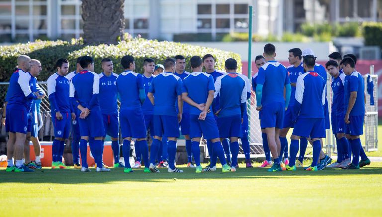 Jémez charla con los jugadores de Cruz Azul