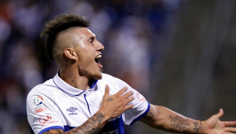 Nico Castillo celebrando un gol de la Universidad Católica de Chile