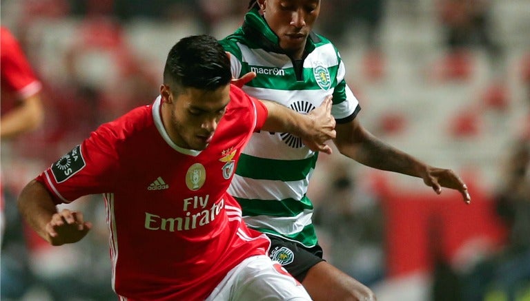 Raúl Jiménez  durante el partido contra el Sporting