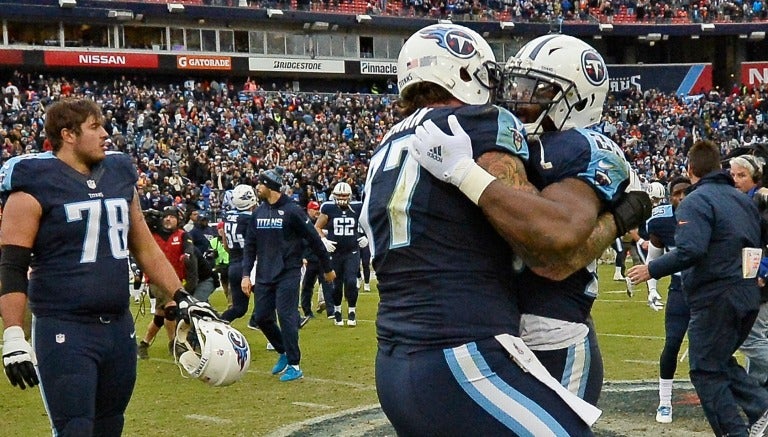 DeMarco Murray y Taylor Lewan festejan el triunfo sobre Broncos