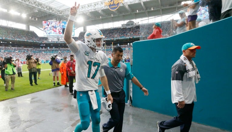 Ryan Tannehill abandona el emparrillado tras su lesión