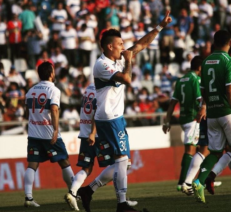 Nicolás Castillo en un partido de la Universidad Católica de Chile