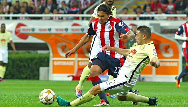 Gullit Peña durante el Clásico Nacional