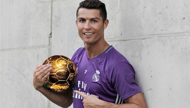 Cristiano Ronaldo presume su cuarto Balón de Oro