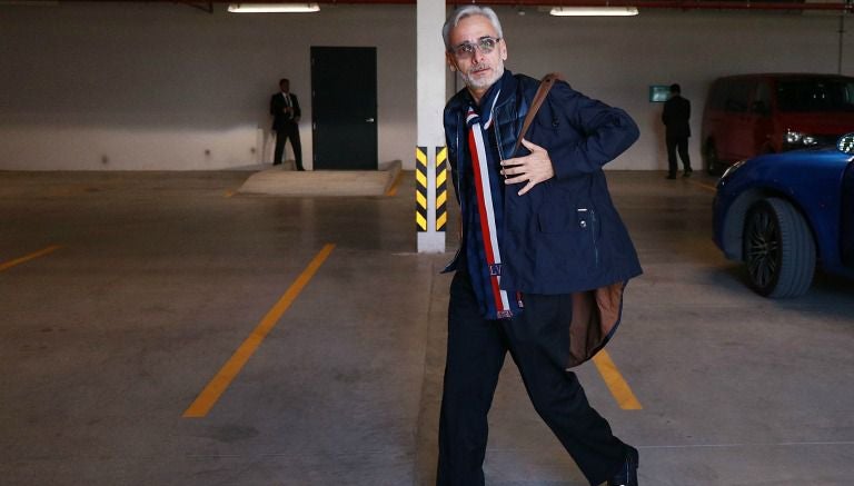 Jesús Martínez, propietario de Pachuca, en el estacionamiento