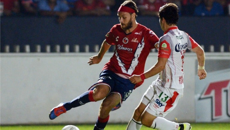 Gerardo Lugo, en un duelo defendiendo al Tiburón