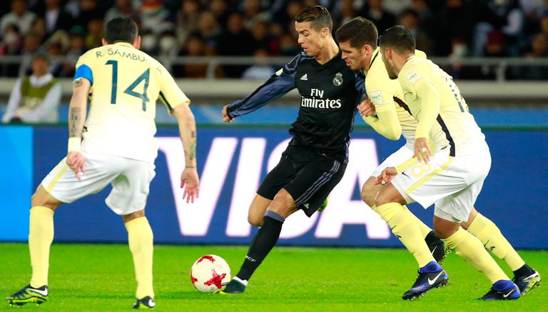 Cristiano conduce el balón contra América