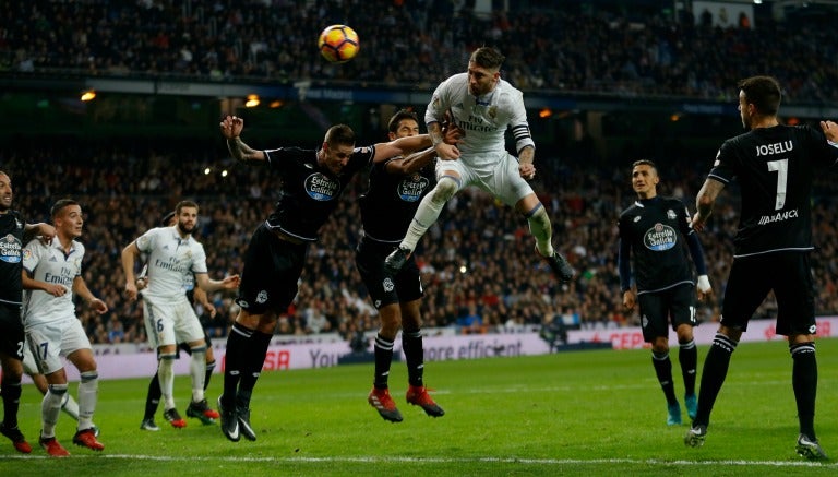 Ramos marcando un gol frente al Deportivo la Coruña