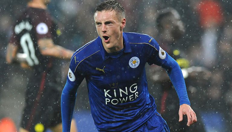 Jamie Vardy festeja tras marcar un gol contra el Manchester City