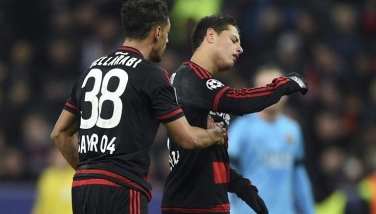 Bellarabi junto a Chicharito en juego del Leverkusen