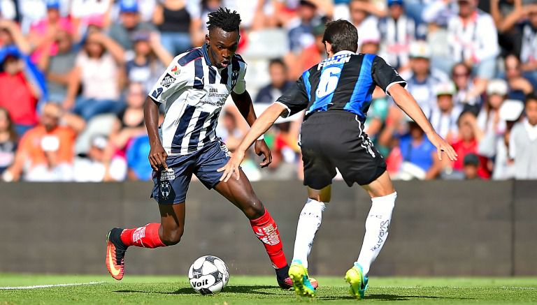 El jugador de Monterrey, Alberth Elis, en un un juego contra Querétaro