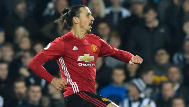 Zlatan festeja su gol contra el Bromwich