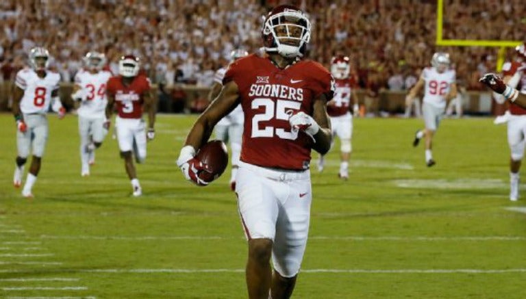 Joe Mixon, corredor de Universidad de Oklahoma, durante un partido