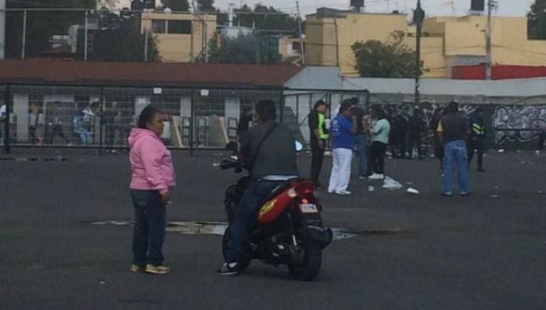 Revendedores en las inmediaciones del Estadio Azteca 