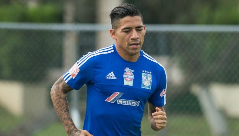 Aquino en un entrenamiento de Tigres