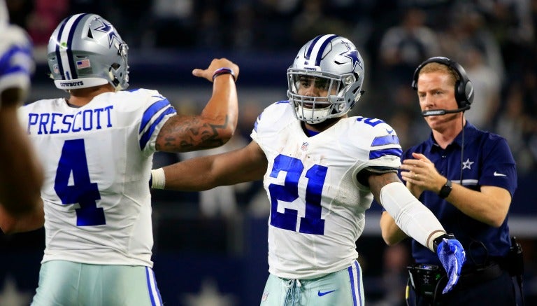 Prescott y Elliott celebran un TD de Dallas