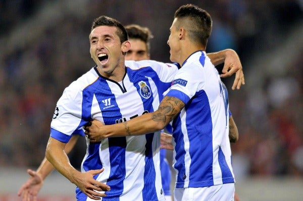 Herrera celebrando un gol con el Porto