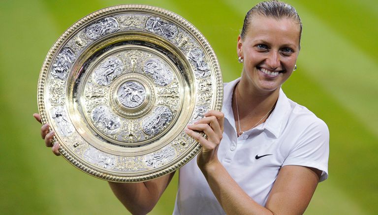 Petra Kvitova presume el trofeo de Wimbledon en 2014