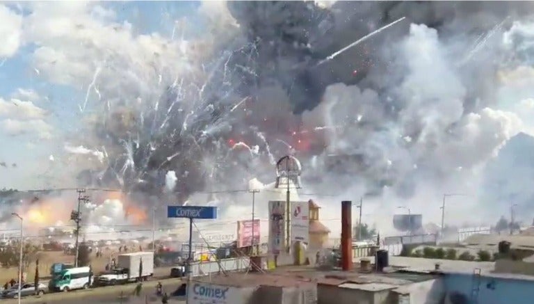 Explosión en el mercado de San Pablito, ubicado en el municipio de Tultepec