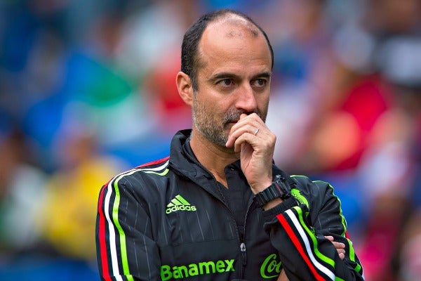 Guillermo Cantú durante un partido de México