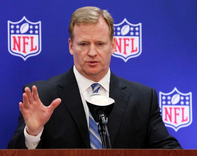 Roger Goodell en una conferencia de prensa de la NFL