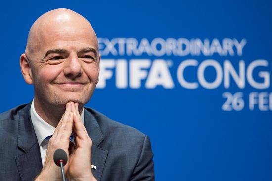 Infantino en una conferencia de FIFA